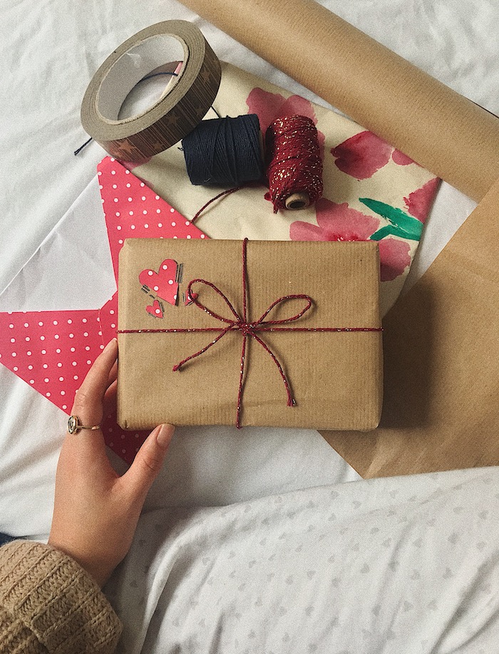 “If you’re heading out this weekend to buy wrapping paper why not opt for plastic free alternatives? But remember, using what you already have at home is the most sustainable option!” @ecolifechoices